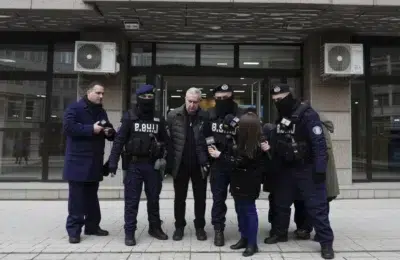 Șeful ARR care a fost prins cu 500.000 de euro în cutii de pantofi, contestă arestarea