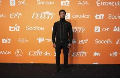 Cântărețul D4vd, arestat pentru uciderea unei fete de 14 ani găsită în Tesla sa