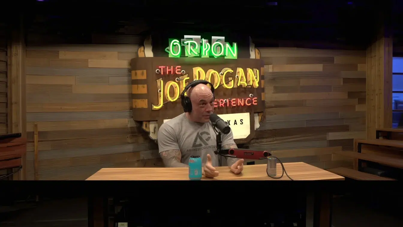 Joe Rogan râde de explicația lui Trump pentru imaginea cu Iisus – credea că e doctor