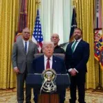 Trump anunță terapii cu psihedelice cu eficiență de 90% după un SMS de la Joe Rogan