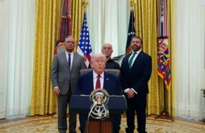 Trump anunță terapii cu psihedelice cu eficiență de 90% după un SMS de la Joe Rogan