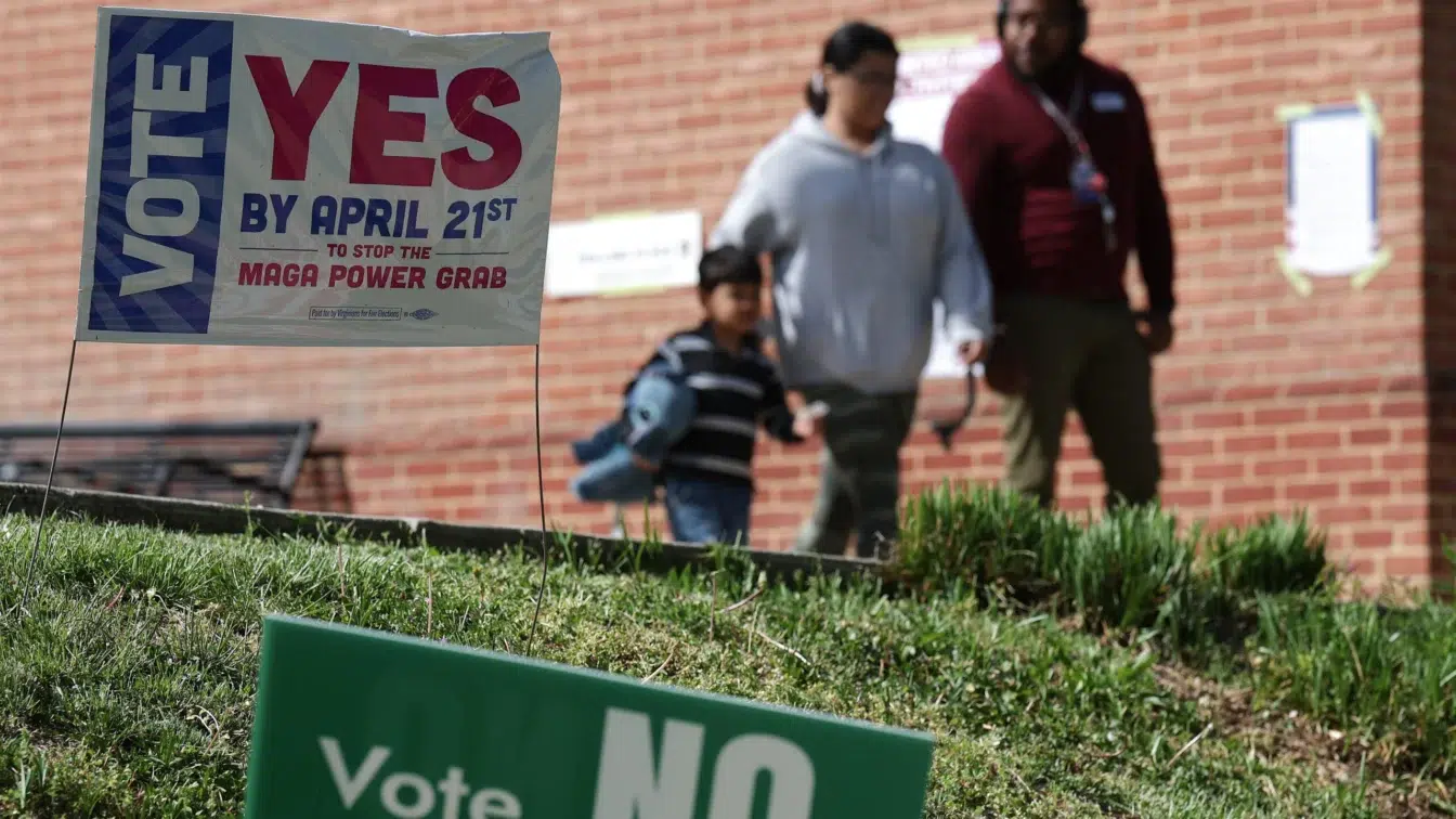 Trump acuza o noua frauda dupa ce 51,5% din votanti au aprobat o masura democrata in Virginia