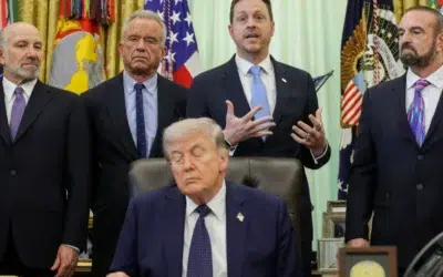 Trump a dormit sub 5 ore și a postat frenetic teorii ale conspirației