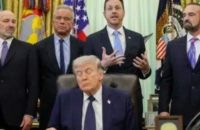 Trump a dormit sub 5 ore și a postat frenetic teorii ale conspirației