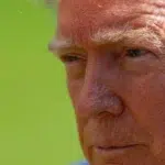 Trump la cina corespondentilor pe fondul unui proces de 250 mil. dolari cu presa