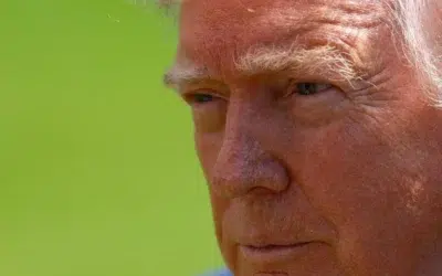 Trump la cina corespondentilor pe fondul unui proces de 250 mil. dolari cu presa