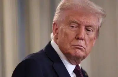 Peste 350 de jurnaliști protestează împotriva cinei lui Trump cu presa