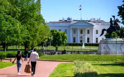 Trump apără un contract de 17,4 milioane dolari acordat fără licitație unei firme favorite