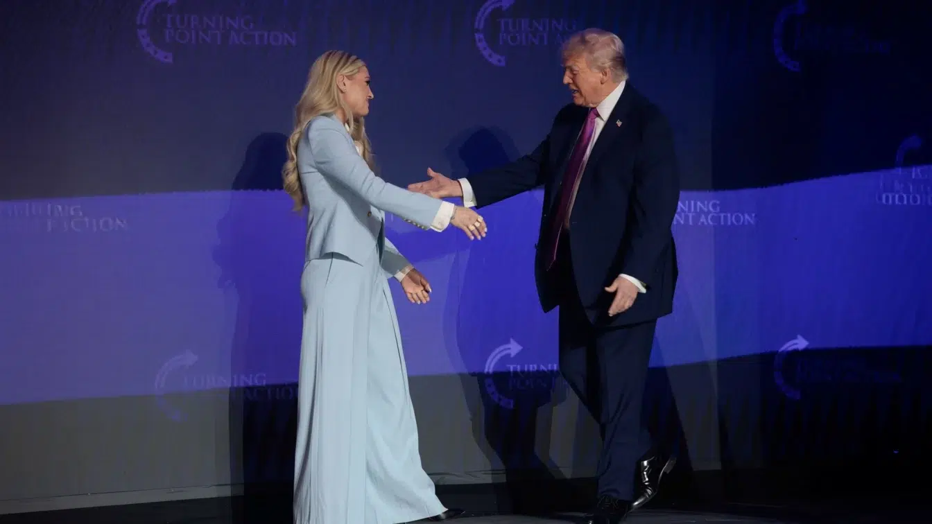 Erika Kirk, pe scenă cu Trump după amenințări grave la adresa sa