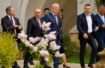 PNL încearcă să salveze Guvernul Bolojan negociind cu 20 de parlamentari suveraniști