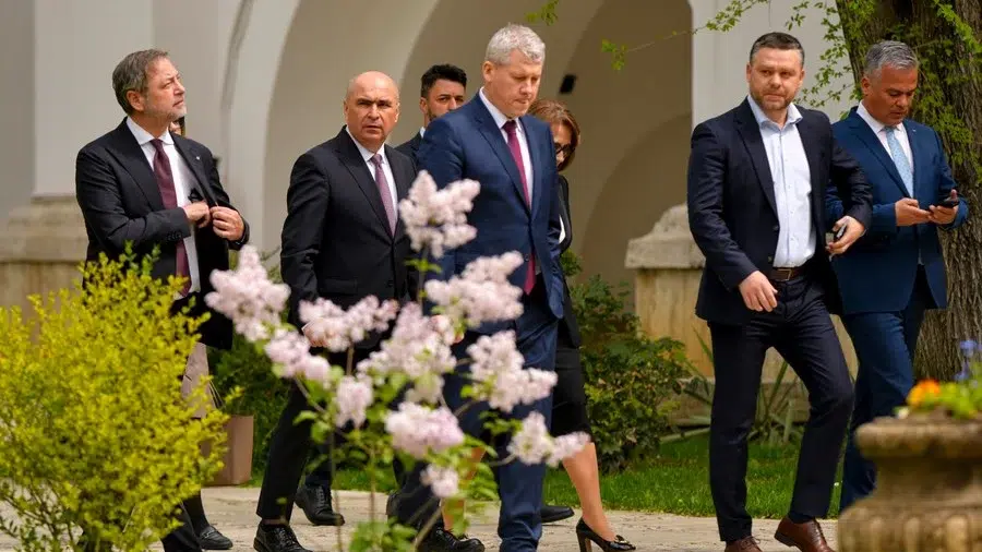 PNL încearcă să salveze Guvernul Bolojan negociind cu 20 de parlamentari suveraniști