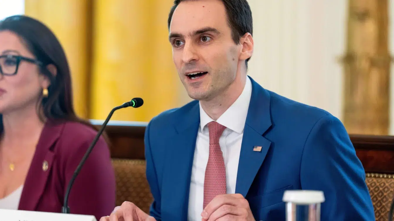 Administrația Trump anunță măsuri dure contra firmelor chineze acuzate de furt AI