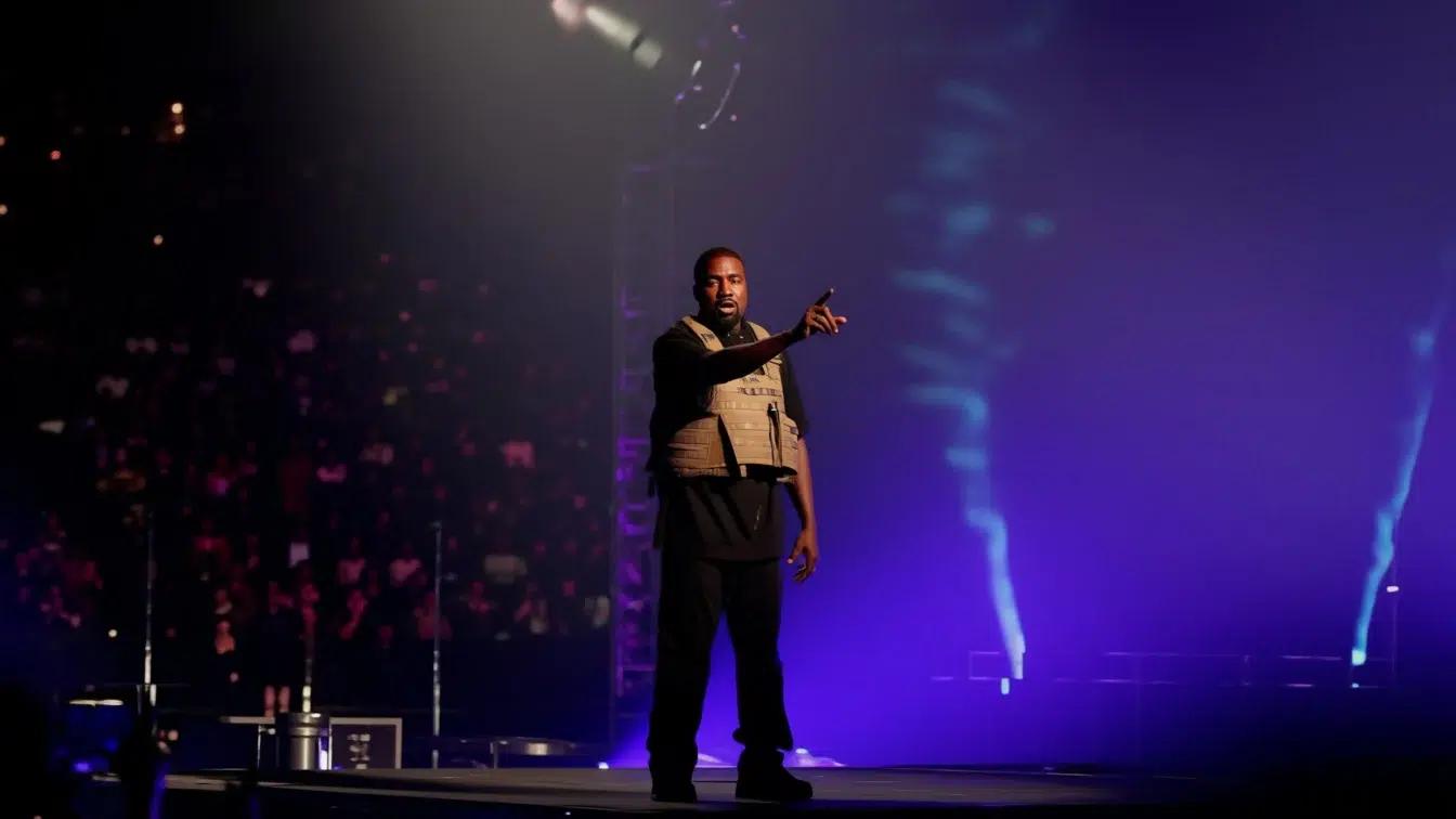 Liderul evreilor din UK îl pune la zid pe Kanye West Nazismul nu aduce profit