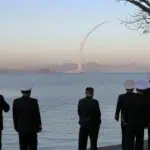 Kim Jong Un a supervizat lansarea de rachete anti-navă de pe un nou distrugător