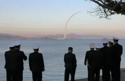 Kim Jong Un a supervizat lansarea de rachete anti-navă de pe un nou distrugător