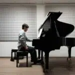 Pianistul cu 60% din creier afectat de un AVC revine pe scenă cu o singură mână