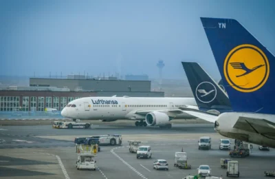 Compania Lufthansa taie 20.000 de zboruri din programul de vară din cauza scumpirilor