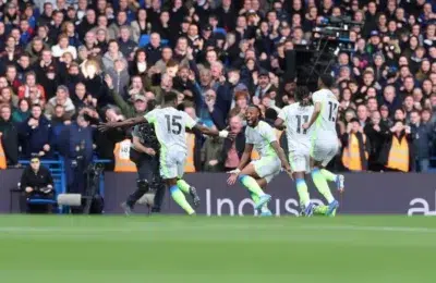 Manchester City zdrobește Chelsea cu 3-0 și relansează lupta la titlu
