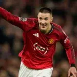 Manchester United învinge Brentford cu 2-1 și este la un pas de Liga Campionilor