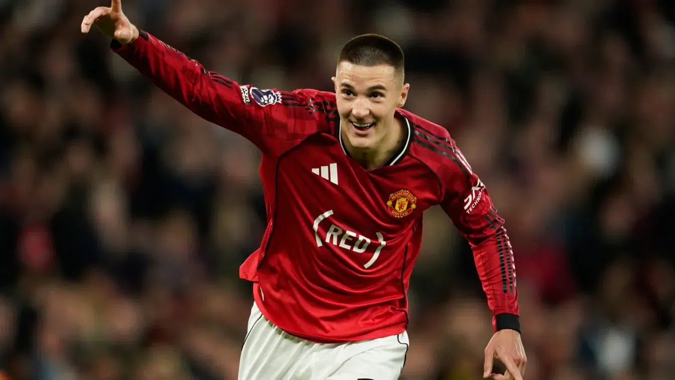 Manchester United învinge Brentford cu 2-1 și este la un pas de Liga Campionilor