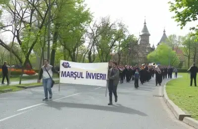 În Timişoara un marș al Învierii a reunit mii de credincioși într-un spectacol unic