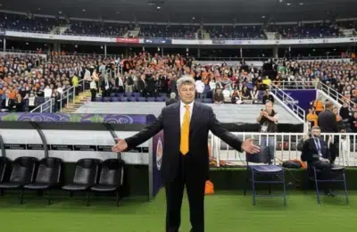 Care au fost actele de caritate secrete ale lui Mircea Lucescu