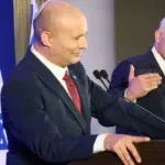 Doi foști premieri israelieni își unesc forțele pentru a-l înlătura pe Netanyahu