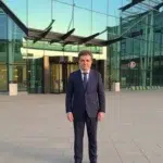 Nicușor Dan, avertizat în stradă de un activist despre prejudiciul de 38 de miliarde de euro