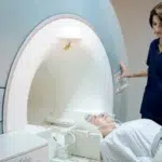 În cadrul unui RMN cu un tatuaj nou, medicii recomandă o așteptare de cel puțin 6 săptămâni