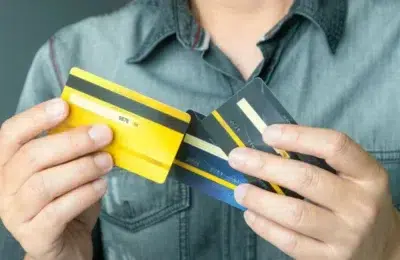 Un ieșean a fost blocat 2 săptămâni fără bani de un sistem online cu program 8-16