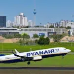 Compania Ryanair închide baza din Berlin și reduce traficul cu 50% din cauza taxelor