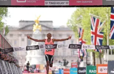 Sabastian Sawe spulberă recordul mondial la maraton cu un timp de 1 – 59 -30