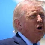 Trump organizează un eveniment crypto VIP în timp ce moneda sa s-a prăbușit cu 95%