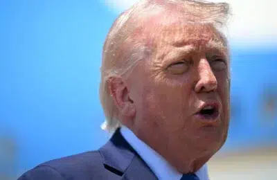 Trump organizează un eveniment crypto VIP în timp ce moneda sa s-a prăbușit cu 95%