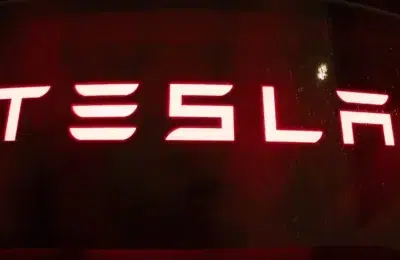 Tesla anunță un profit de 477 milioane de dolari în primul trimestru