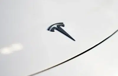 Tesla anunta investitii de 25 miliarde dolari in AI si robotul Optimus