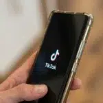 Avertismentul din spatele clipurilor TikTok. Ce au descoperit cercetatorii in comentarii