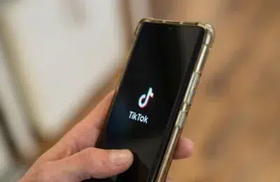 Avertismentul din spatele clipurilor TikTok. Ce au descoperit cercetatorii in comentarii