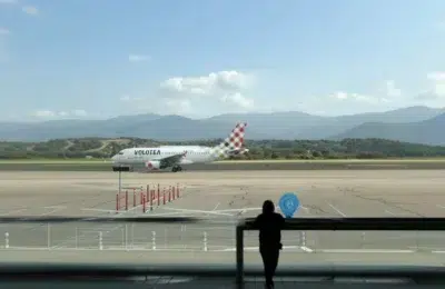 Compania Volotea cere 14 euro în plus pasagerilor, chiar și cu biletul plătit