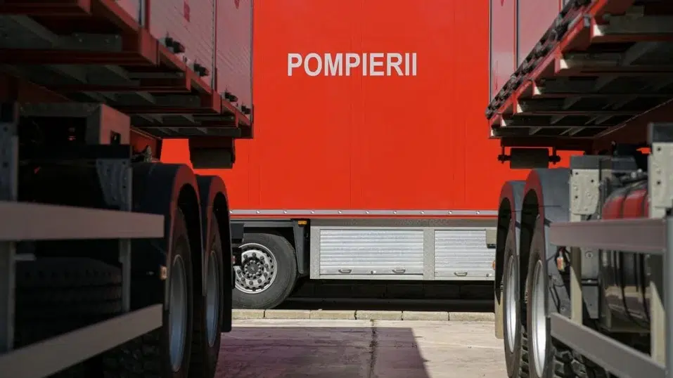 La Jilava traficul este blocat după ce un camion cu grâu a lovit glisiera