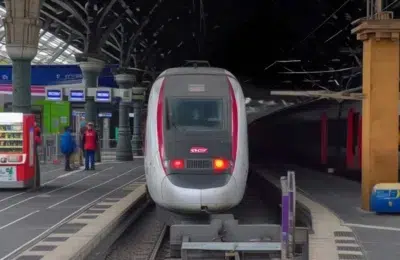 În Franţa, un mort și 27 de răniți după ce un TGV a lovit un camion al armatei