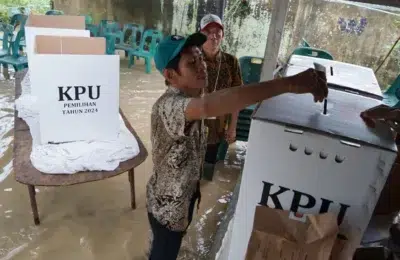 Avertismentul de Ziua Pământului  este că 26 de alegeri au fost amânate din cauza fenomenelor extreme