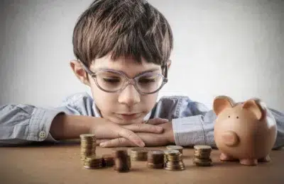 Agenția Națională pentru Plăți și Inspecție Socială (ANPIS) a virat peste 1,9 miliarde de lei pentru alocații și burse luna în aprilie 2026