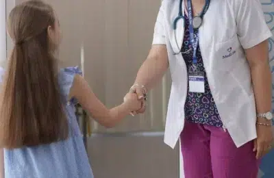 OMS dezvăluie pericolul ascuns al antibioticelor la copii