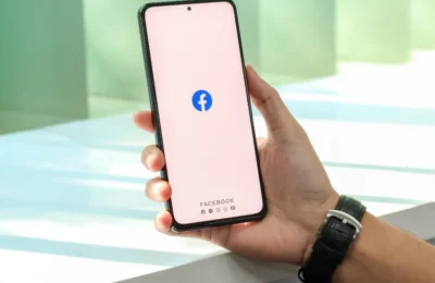 Un antreprenor pierde 763 de euro zilnic după ce Facebook i-a blocat contul