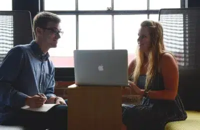 Peste 10% din tinerii români sunt antreprenori dar mulți eșuează în 6 luni