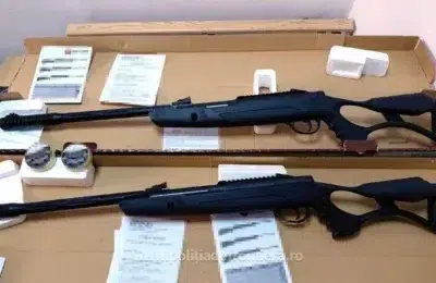 La Aeroportul Cluj s-au găsit două arme și 400 de proiectile într-un colet