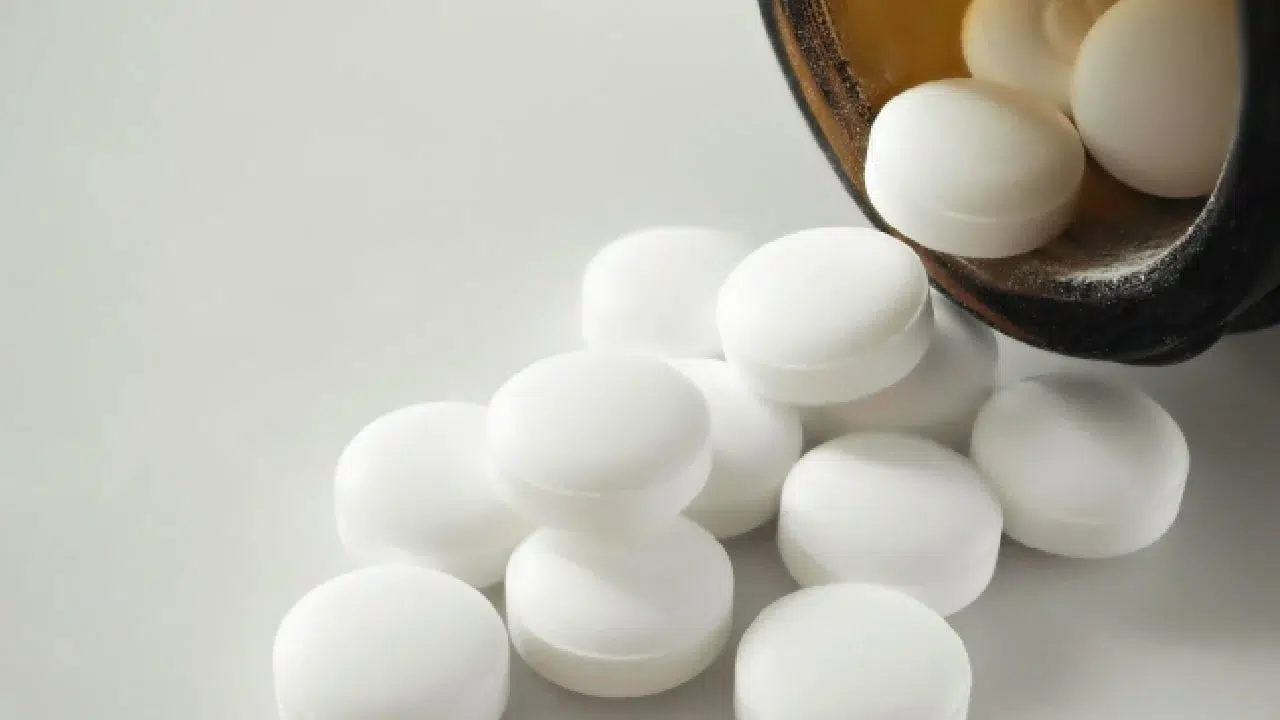 Aspirina reduce cu 50% riscul de cancer la colon și schimbă protocoalele medicale