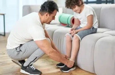 Psihiatru: Nu-i mai spune copilului „lasă că fac eu”