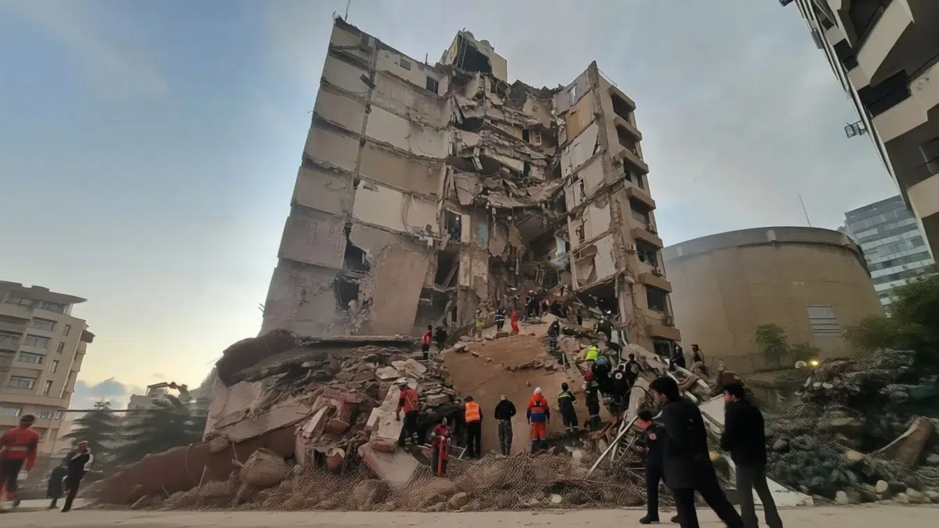 Israel bombardează Libanul și lasă în urmă peste 250 de morți